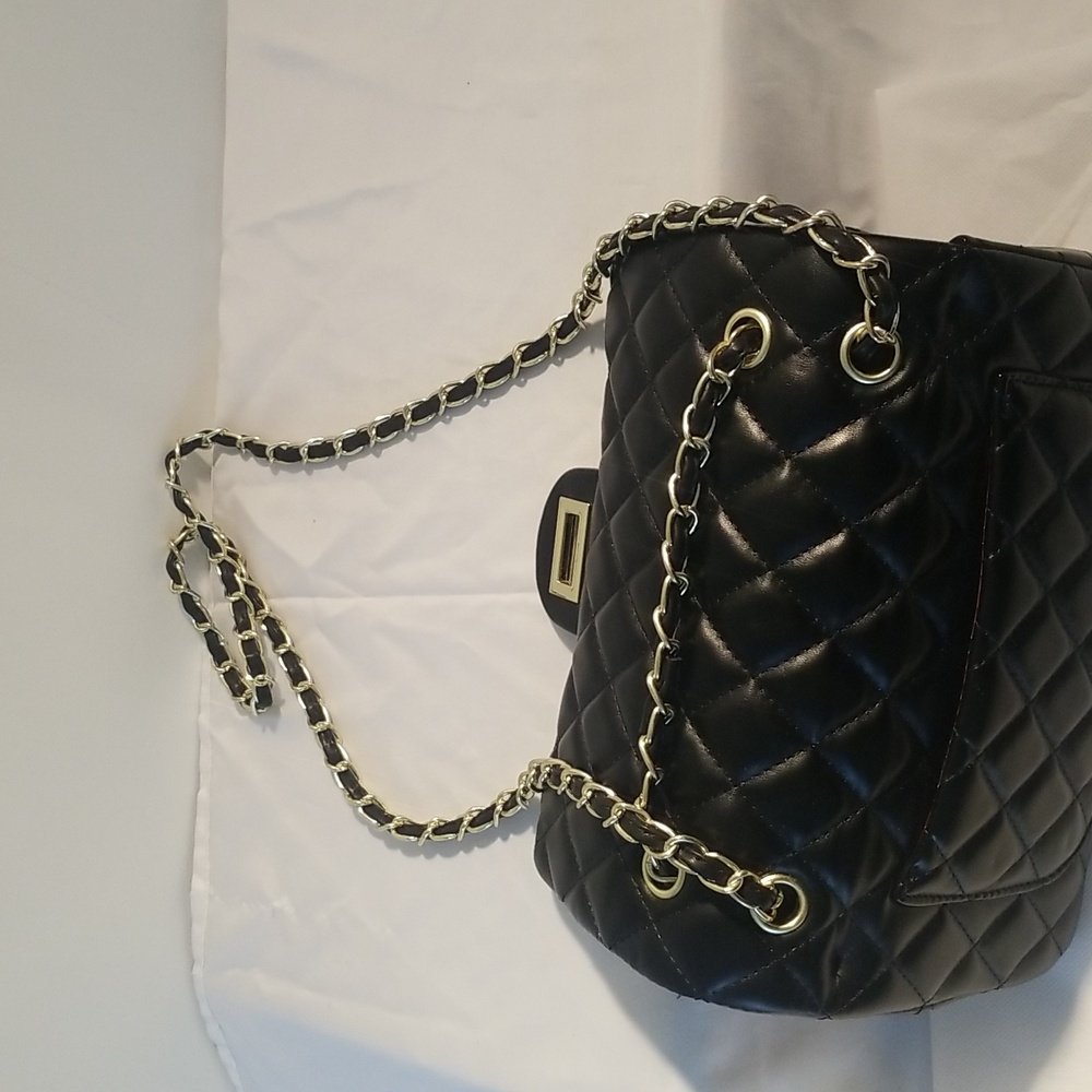 Elegant Black Quilted Chain Bag - Picture 9 of 9